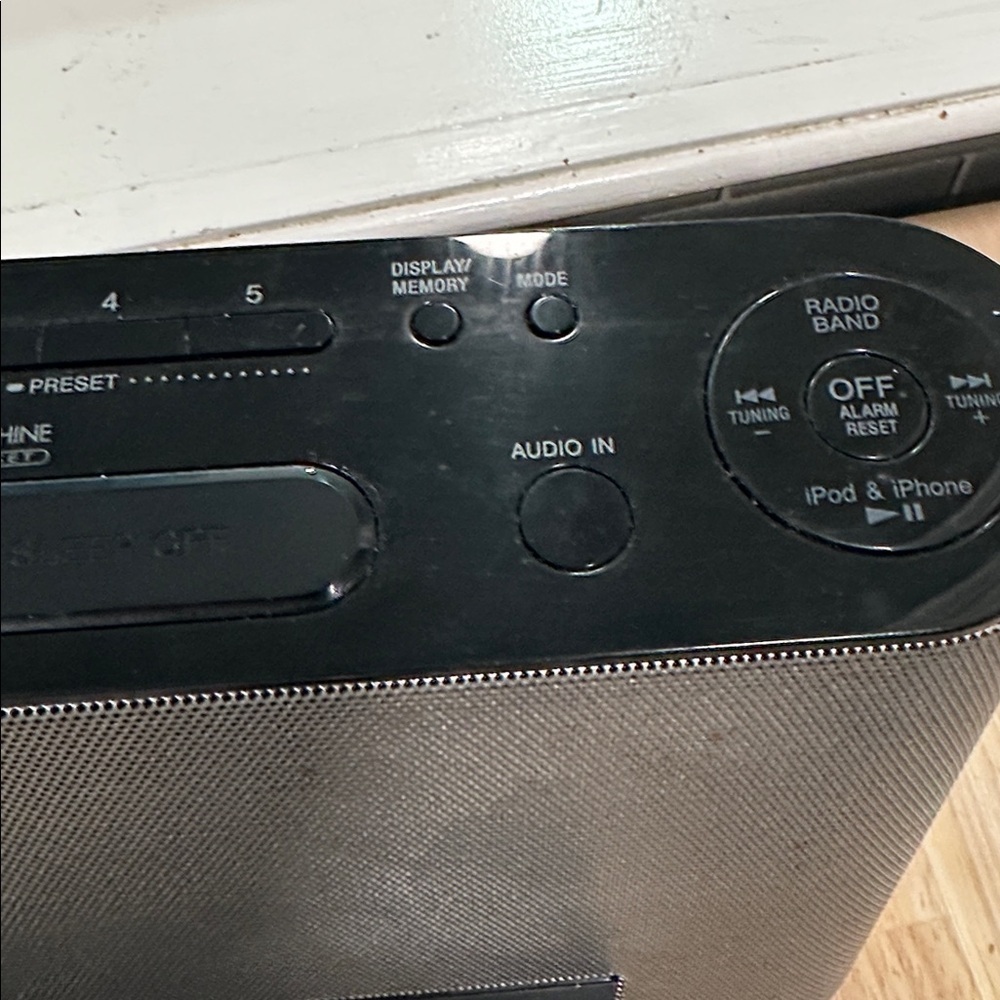 Dream Machine Sony ICF-CS10iP FM Clock Radio ipod Iphone Dock No Remote - Picture 7 of 15